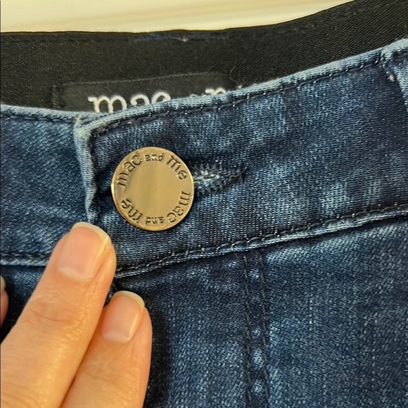 Women's Distressed Blue Jeans - Picture 4 of 8